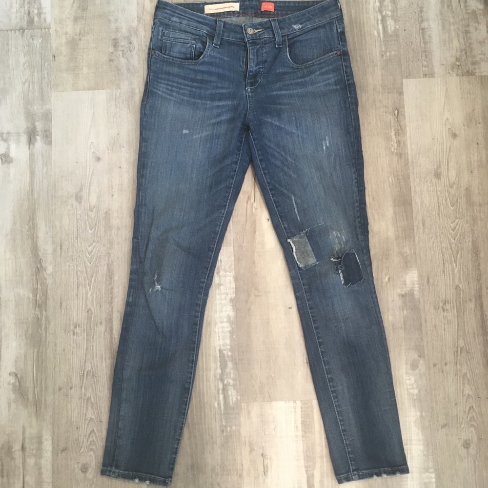 Distressed cropped mid-rise jeans. Pilcro